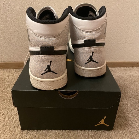 Jordan 1 White Elephant size 9 in Men’s (Used) - Picture 6 of 8